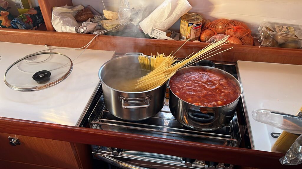Pantry – Bavaria Cruiser 46