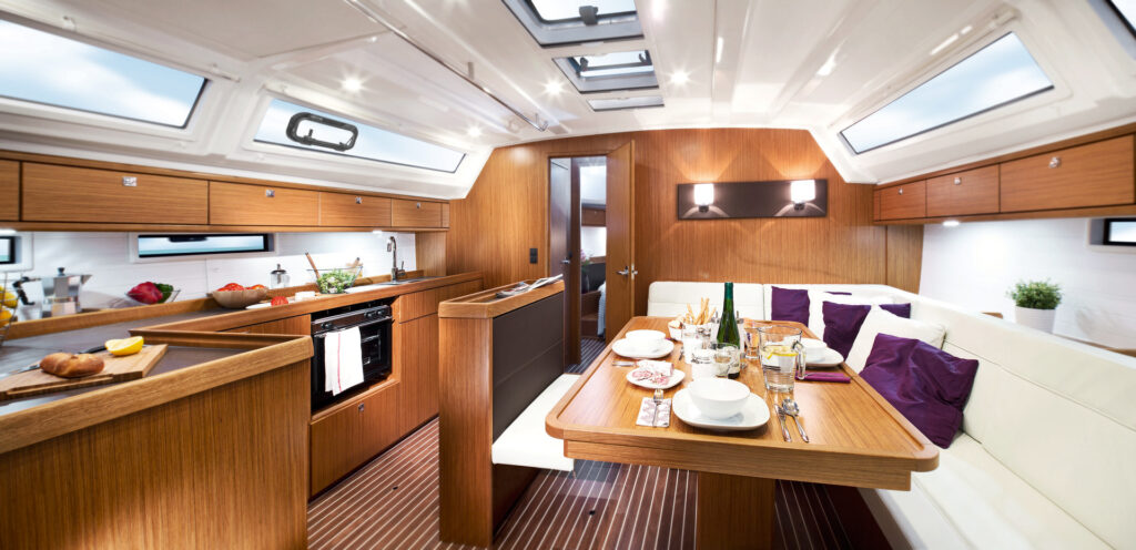 Salon & Innenraum – Bavaria Cruiser 46